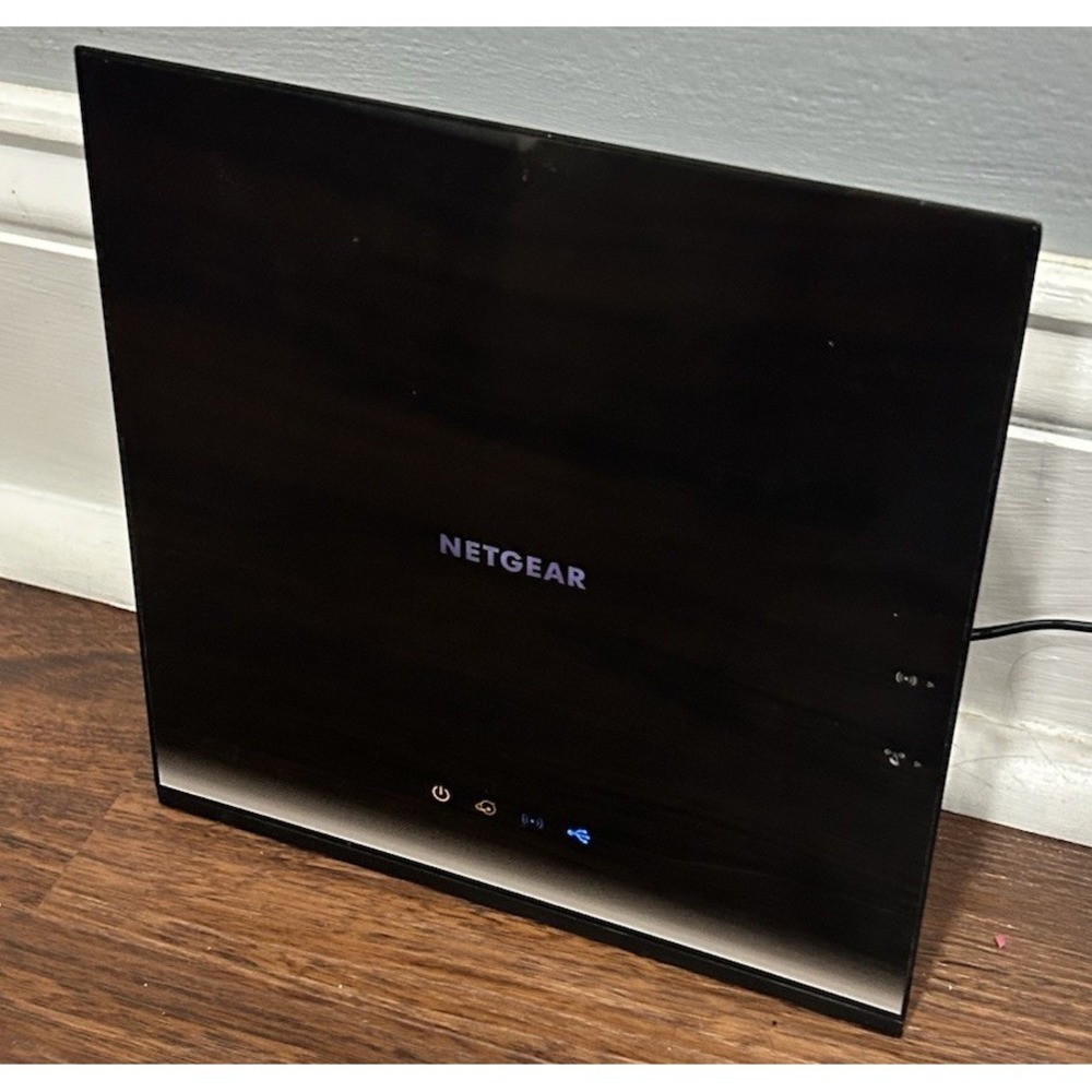 Netgear R6200v2 w/power supply R6200 Smart WiFi Router Bundle - Picture 4 of 16